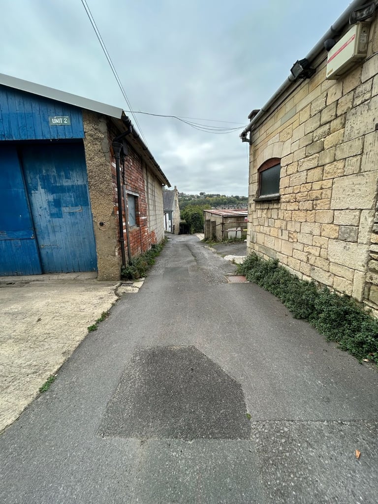 Commercial Garage/workshop/storage Unit 725 sq. ft.