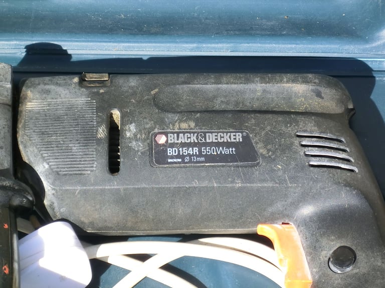 BLACK & DECKER BD 154R 550W HAMMER DRILL WITH CARRY CASE