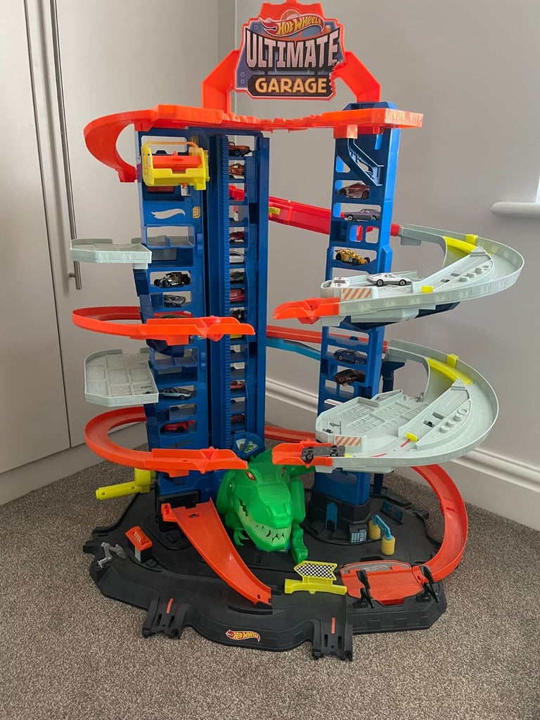 Hot Wheels City Ultimate Garage Playset 