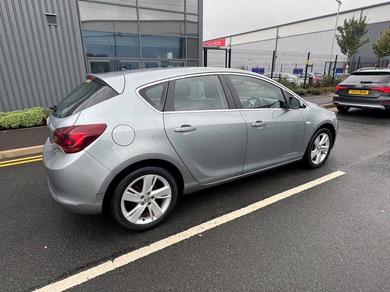 2013 Vauxhall Astra 1.4i 16V SRi 5dr HATCHBACK Petrol Manual