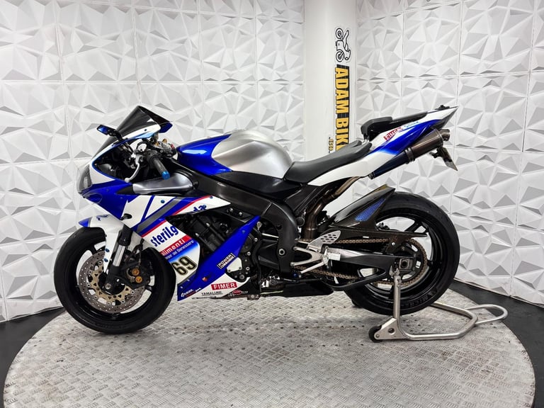 2004 Yamaha R1 | *WARRANTY PROVIDED*