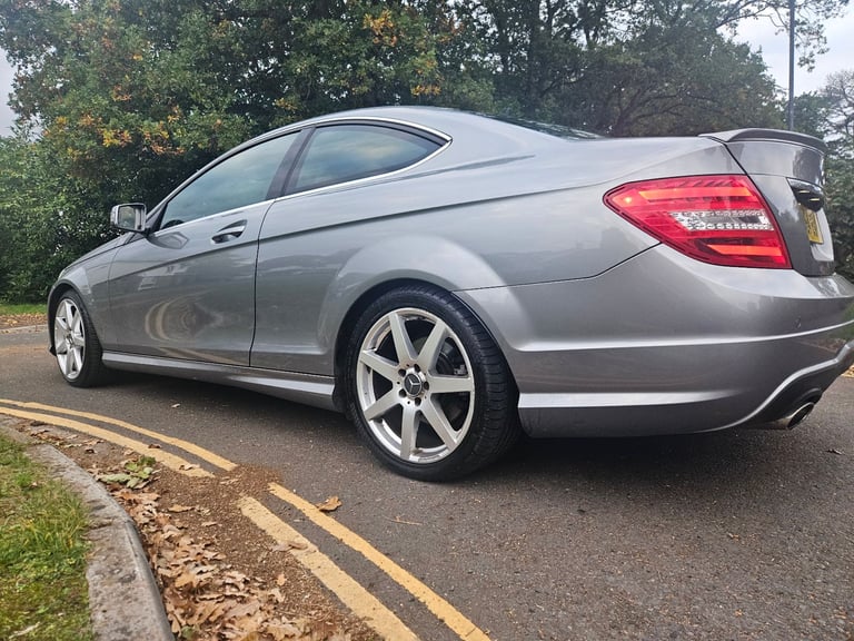 Mercedes-Benz coupe c220d Amg sport premium edition 2015 face-lift model FULL SERVICE HISTORY 
