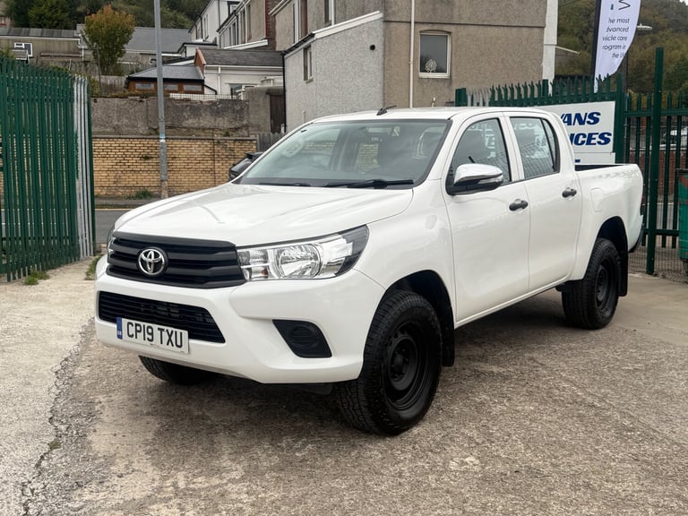 2019 Toyota Hi-lux 2.4 D-4D Active Pickup Double Cab 4dr Diesel Manual 4WD Euro
