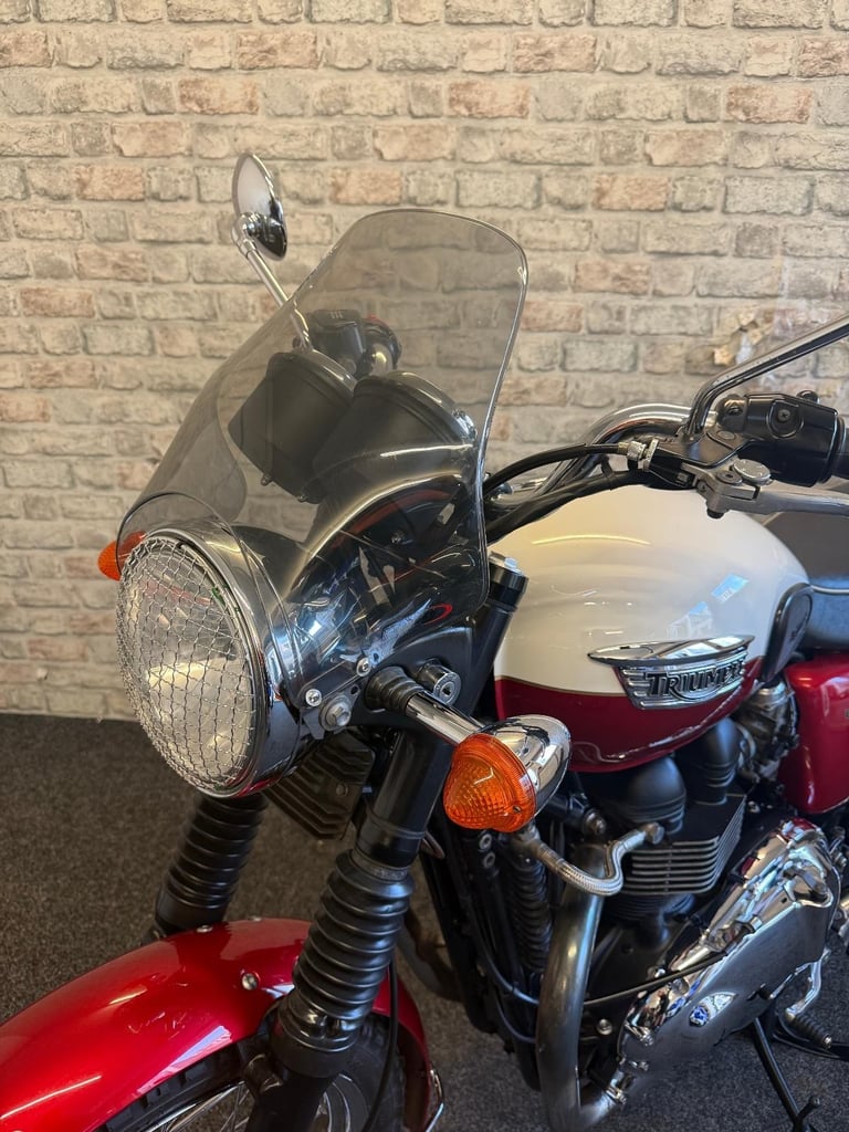 2013 Triumph Bonneville T100 - Red - 17k miles - Nice condition retro bike 