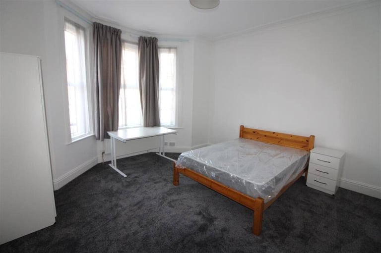 Huge Double rooms for rent in shared house