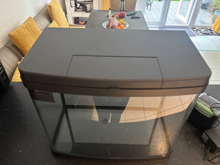 Love Fish 40 L Tank Like New 