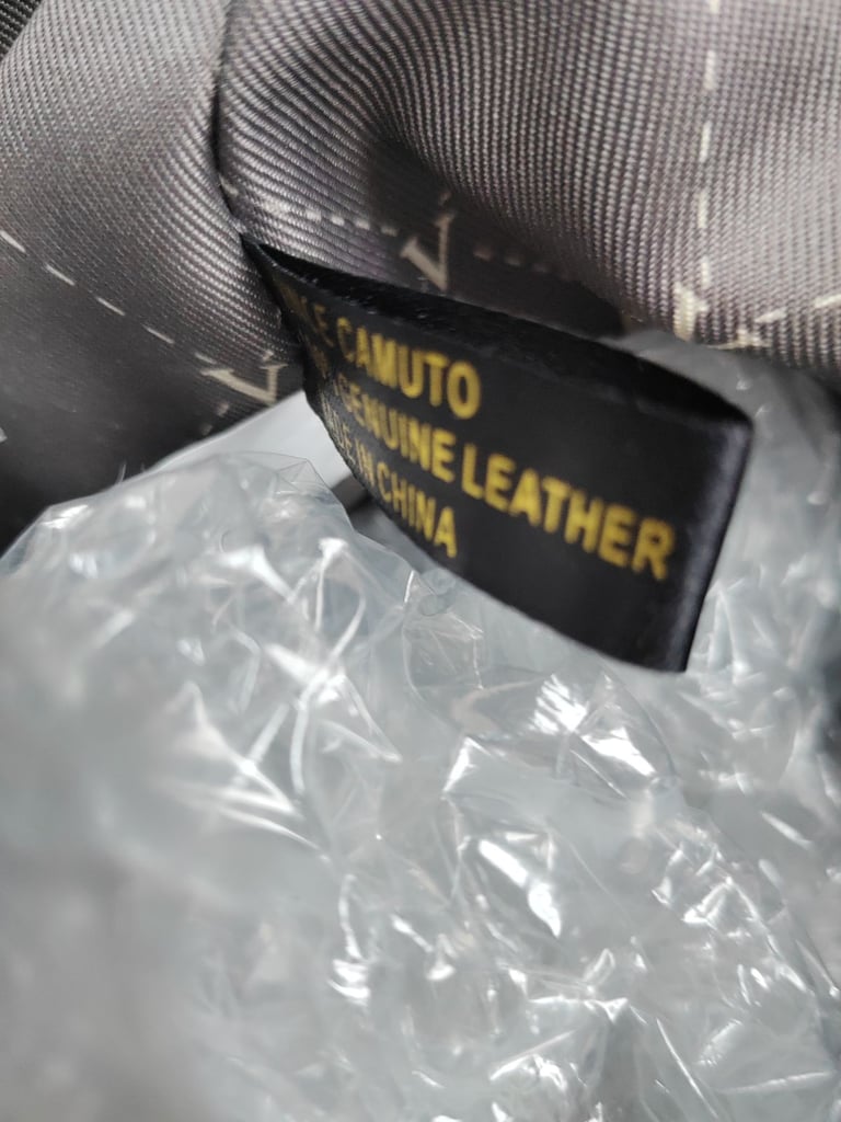 VINCE CAMUTO HANDBAG 