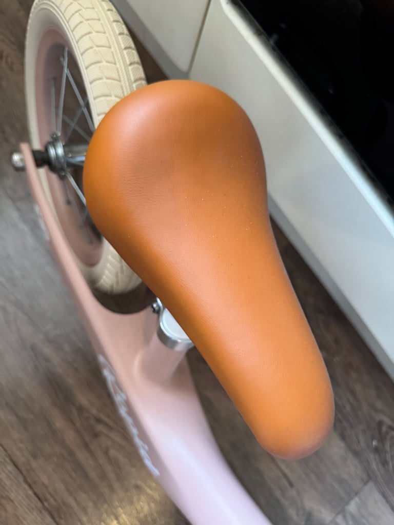 Kinderkraft girls balance bike - new