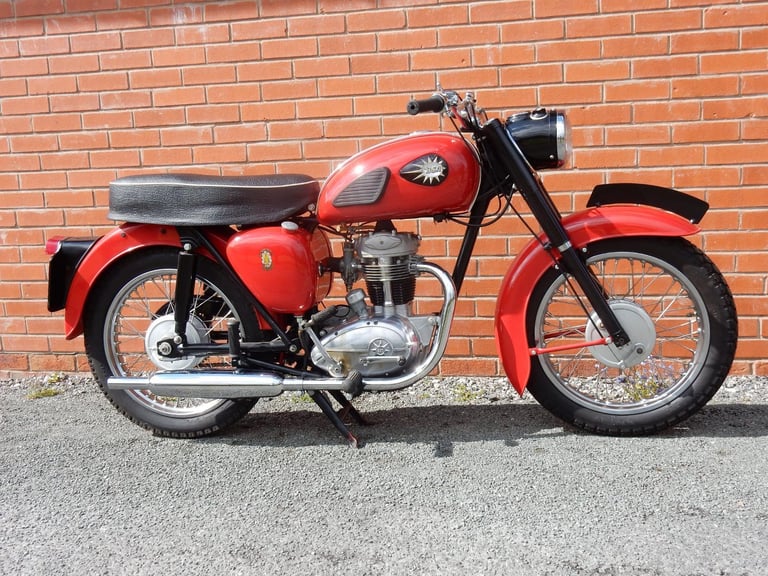 BSA C15 250cc 1965 V5C & Green logbook - KNH 233C