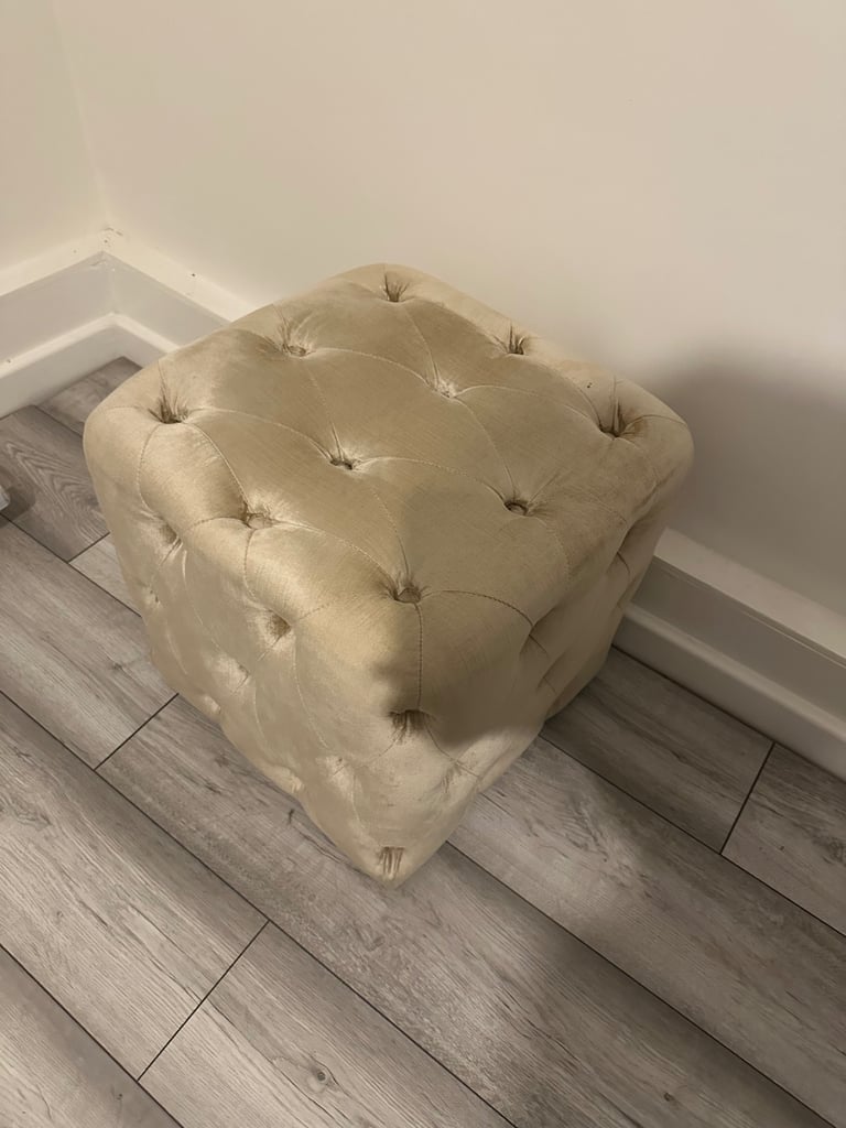 Solid Wescott ottoman bed 