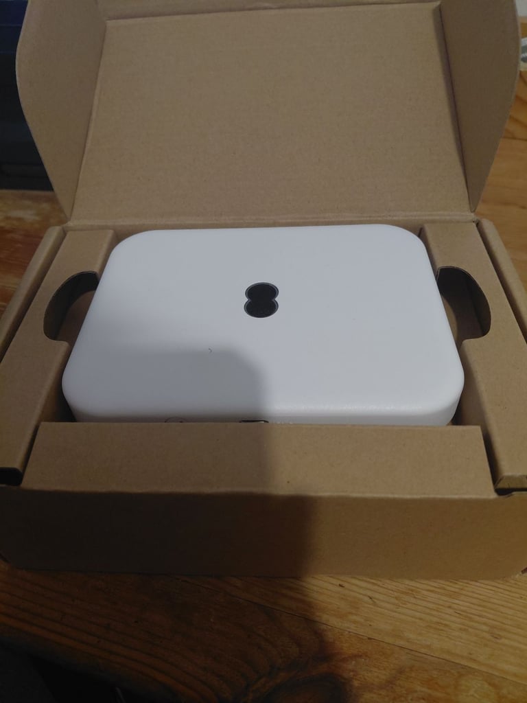 5G WiFi Router (Model EE62D) – Portable Superfast Internet – £90 ONO