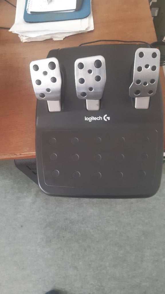 Logitech G29 racing wheel, pedels and gear shifter