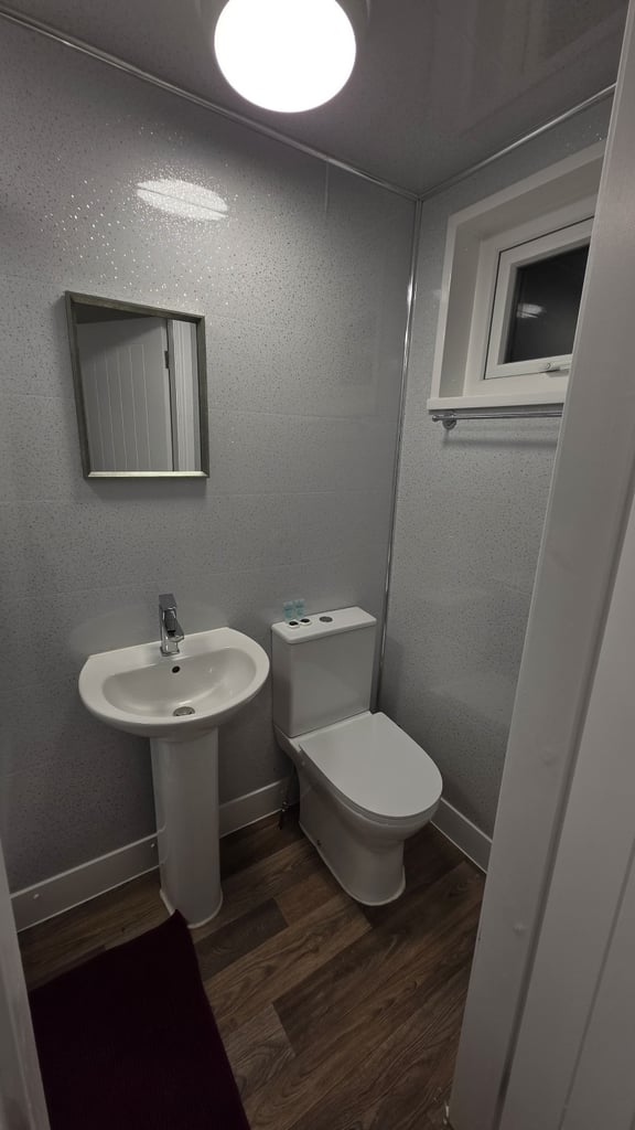 En-suite Studios available for rent short or long term 