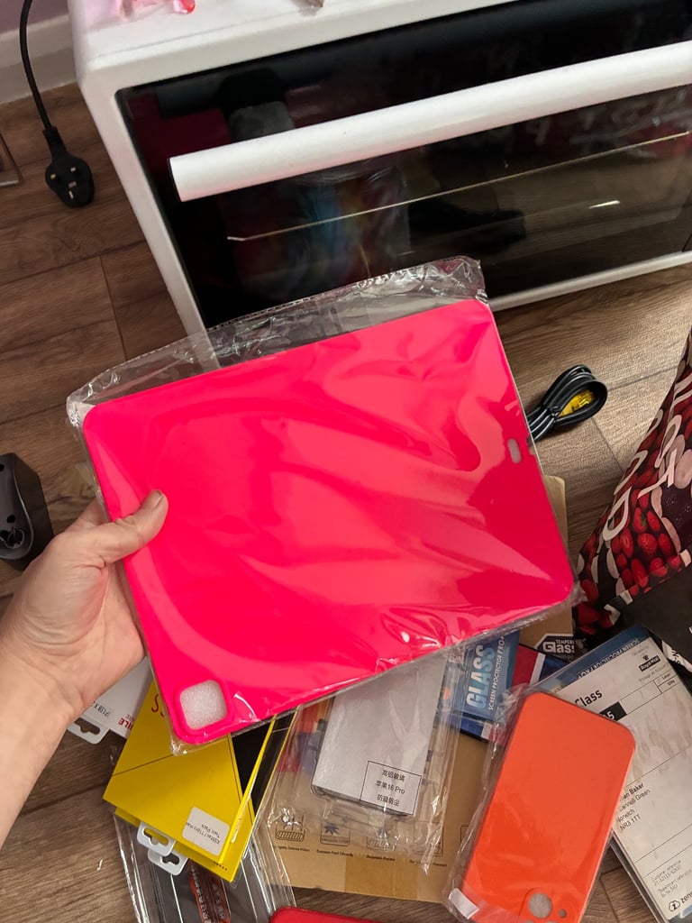 Cost lot new iPhone iPad cases glass can’t remember what fit 