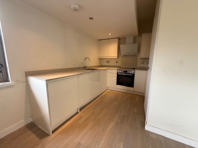 image for NEW MODERN ONE BEDROOM APARTMENT, CLOSE TO LEATHERHEAD STATION