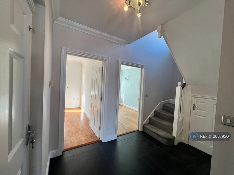 4 bedroom house in Friern Close, Cheshunt, Waltham Cross, EN7 (4 bed) (#2637950)