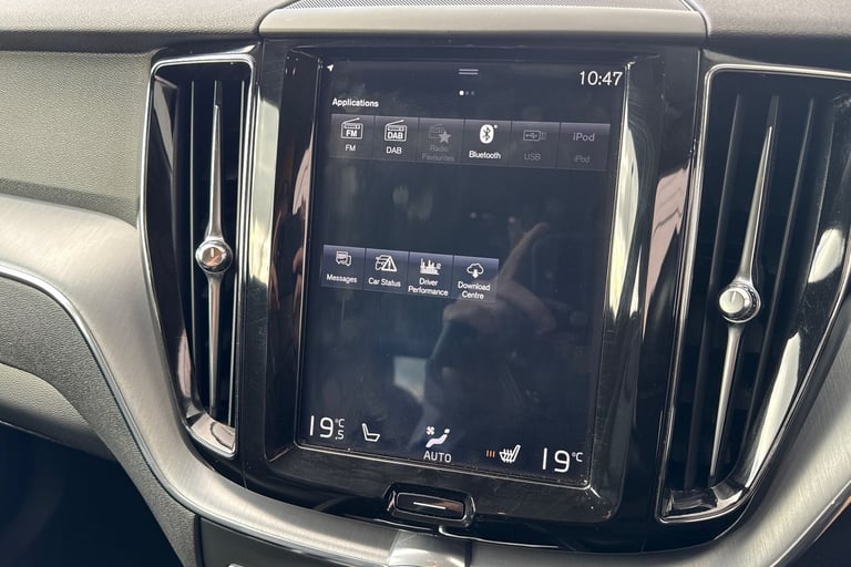 2019 Volvo XC60 2.0 B4 MHEV Momentum Auto AWD Euro 6 (s/s) 5dr SUV DIESEL Automatic