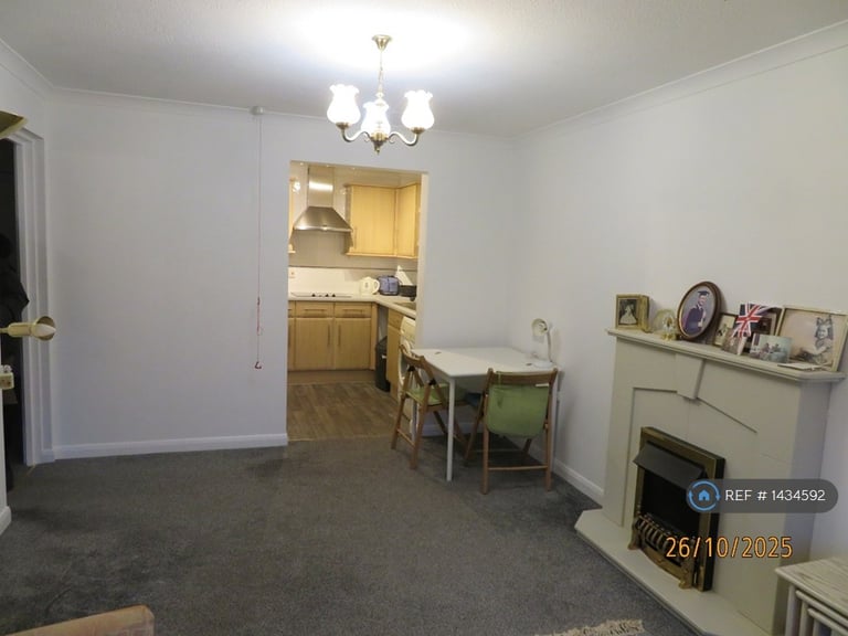 1 bedroom flat in Westminster Court, London, E11 (1 bed) (#1434592)