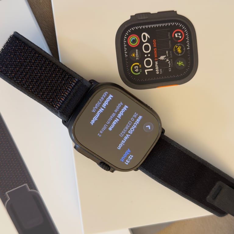 Apple Watch Ultra 2 Black GPS+Cellular 49mm Titanium with the Trail Loop strap 