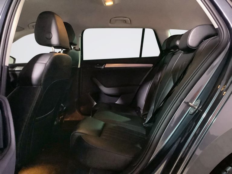 2018 Skoda Superb 2.0 TDI SE L Executive Estate 5dr Diesel Manual Euro 6 (s/s) (150 ps) Estate Di...