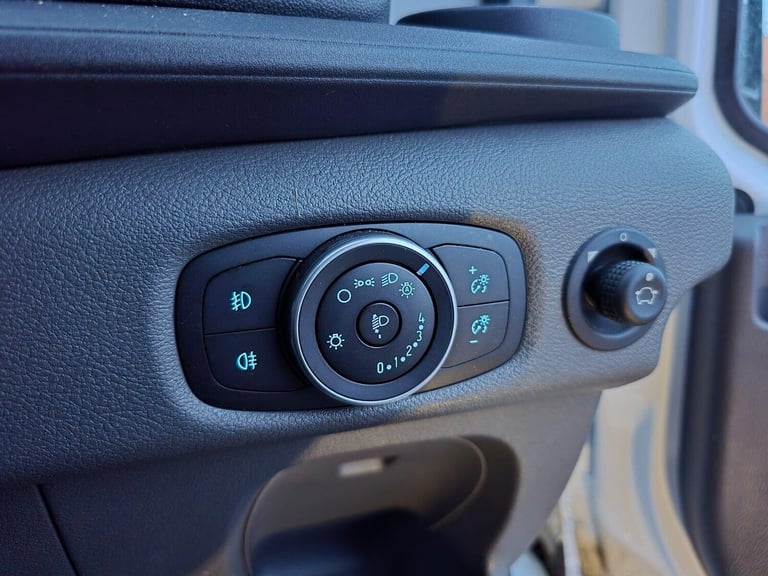 2019 Ford Transit 2.0 460 EcoBlue Trend RWD L4 High Roof Euro 6 (s/s) 5dr (17 Seat, DRW) Minibus ...