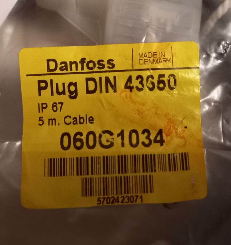 Danfoss Transmitter Cable DIN 43650, 5m Cable, 060G1034. IP67, made in Denmark.