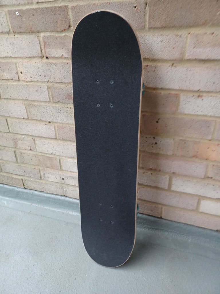 ZLOOX TY5761 AS NEW 2016 SKATEBOARD £14.99