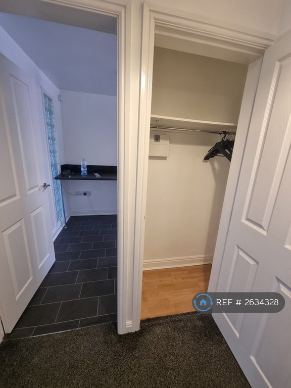 2 bedroom flat in Sycamore Chase, Pudsey, LS28 (2 bed) (#2634328)