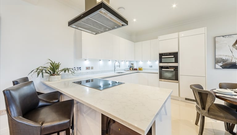 SELECTION OF LUXURY 1,2 AND 3 BEDROOM FLATS PALACE WHARF HAMMERSMITH W6