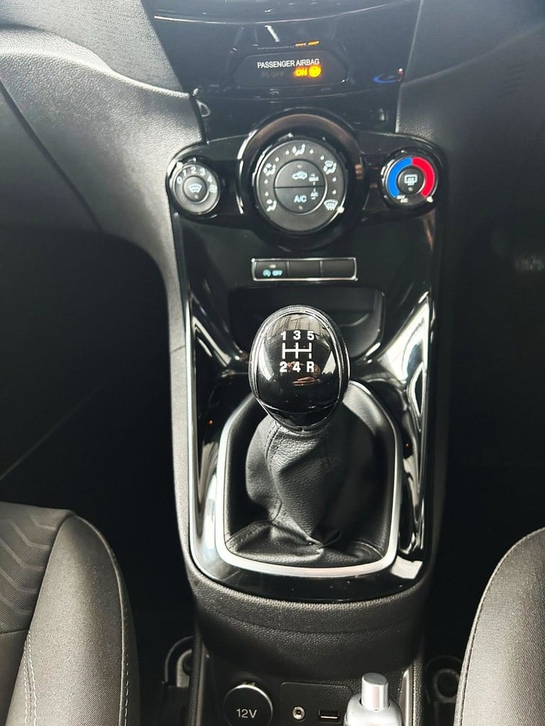 2016 Ford Fiesta 1.0T EcoBoost Zetec Hatchback 3dr Petrol Manual Euro 6 (s/s) (100 ps) 2 FOR Hatc...