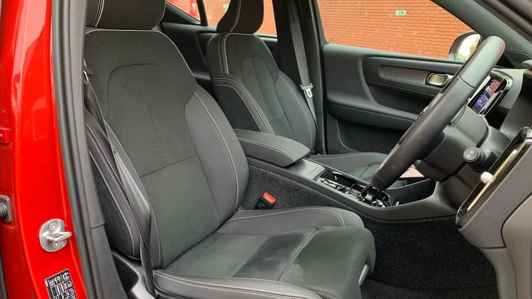 2024 Volvo XC40 2.0 B4 MHEV Plus SUV 5dr Petrol Hybrid DCT Auto Euro 6 (s/s) (197 ps) ESTATE Petr...