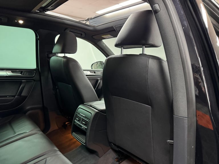 2015 Volkswagen Touareg 3.0 TDI V6 BlueMotion Tech R-Line Tiptronic 4WD Euro 6 (s/s) 5dr ESTATE D...