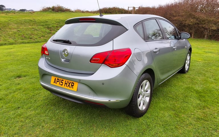 2015 Vauxhall Astra 1.4i 16V Design 5dr HATCHBACK Petrol Manual