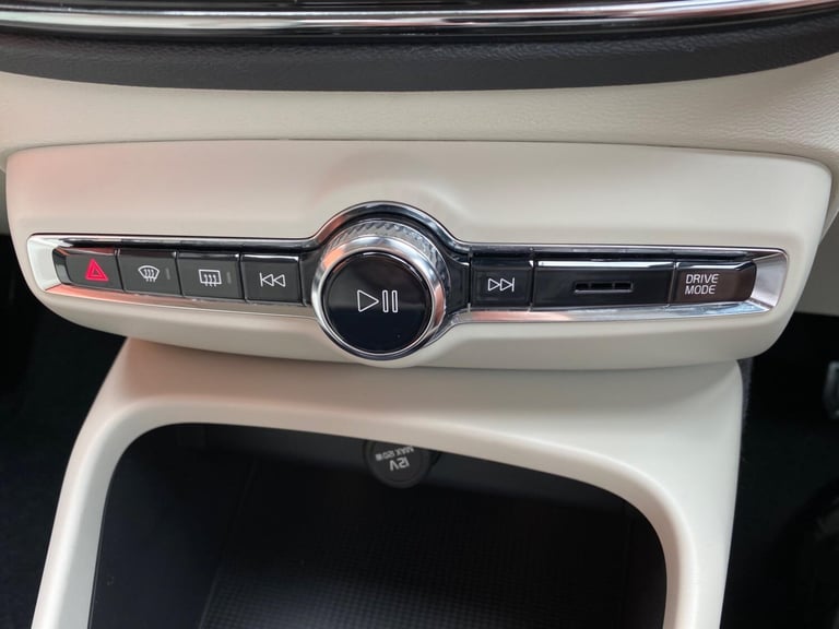 2022 Volvo XC40 1.5h T5 Twin Engine Recharge 10.7kWh Inscription Pro Auto Euro 6 (s/s) 5dr ESTATE...