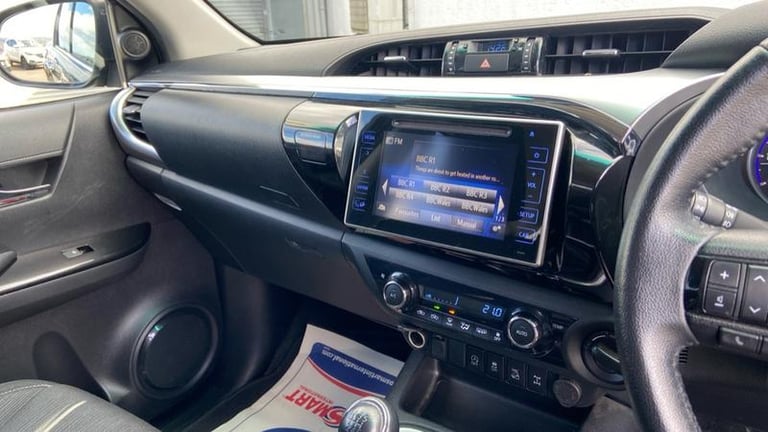 2019 Toyota Hilux 2.4 D-4D Invincible Pickup Double Cab 4dr Diesel Manual 4WD Euro 6 (s/s) (T Pic...