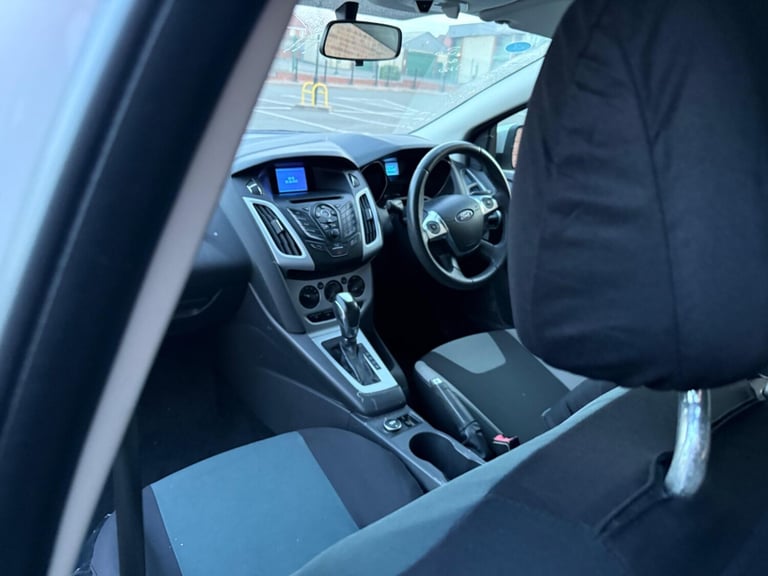  Ford Focus 1.6 Zetec Powershift Euro 5 5dr Petrol Automatic
