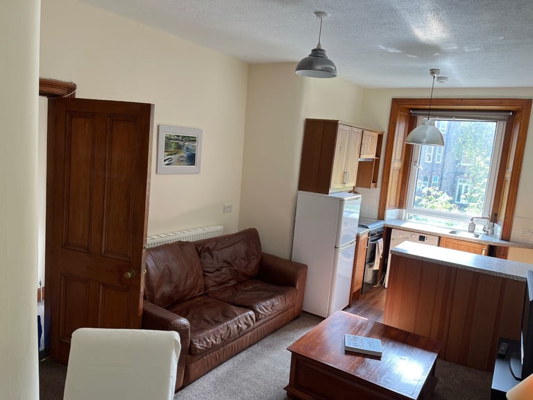 Cosy, snug, 1-bedrmd flat, overlooking the tranquil waters of the canal