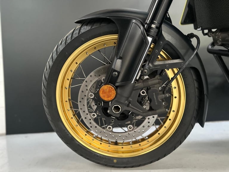 STUNNING ONE OWNER 2021/21 SUZUKI DL 1050 V-STROM XT MOTORCYCLE 