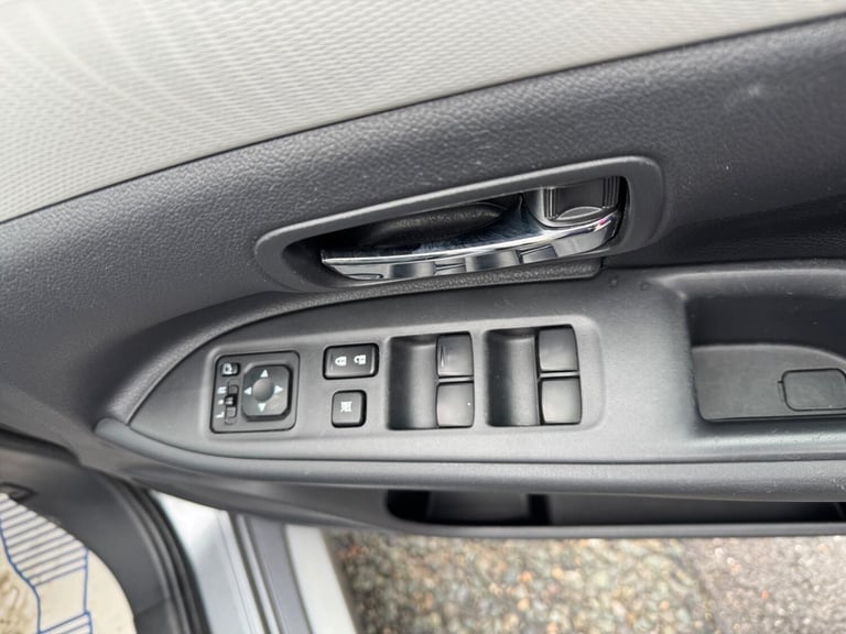  Mitsubishi Outlander 2.0h 12kWh GX4hs CVT 4WD Euro 5 (s/s) 5dr Petrol/Electric Hybrid Automatic