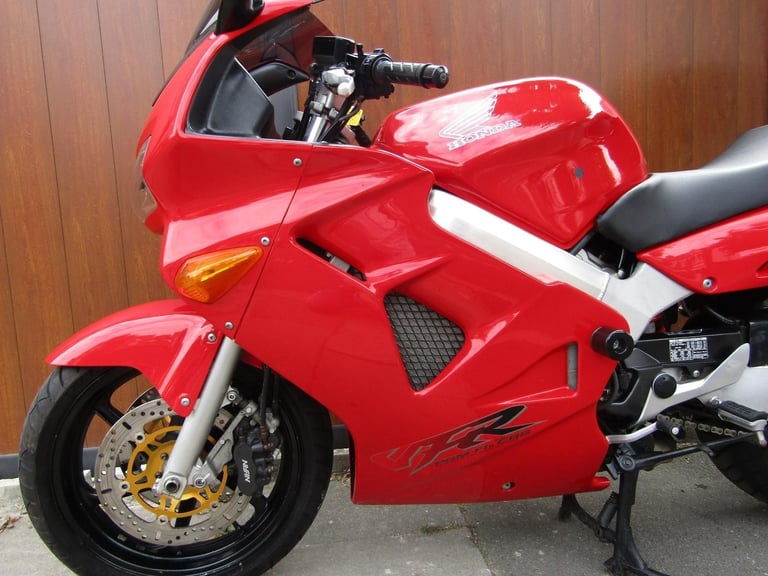 HONDA VFR 800 * LOW MILEAGE 12,000 * WITH BOX * AMAZING CONDITION *YEARS MOT *