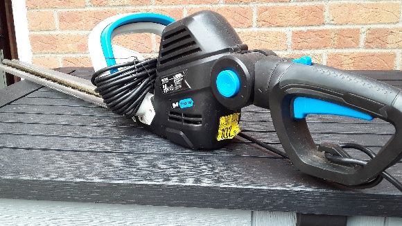 *** FOR SALE *** Macalister hedge trimmer 710w