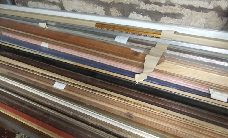 Lge JOBLOT OF RANDOM WOODEN PICTURE FRAMING MOULDINGS & WORK BENCH - MUST GO SOON - £1-2k VALUE 