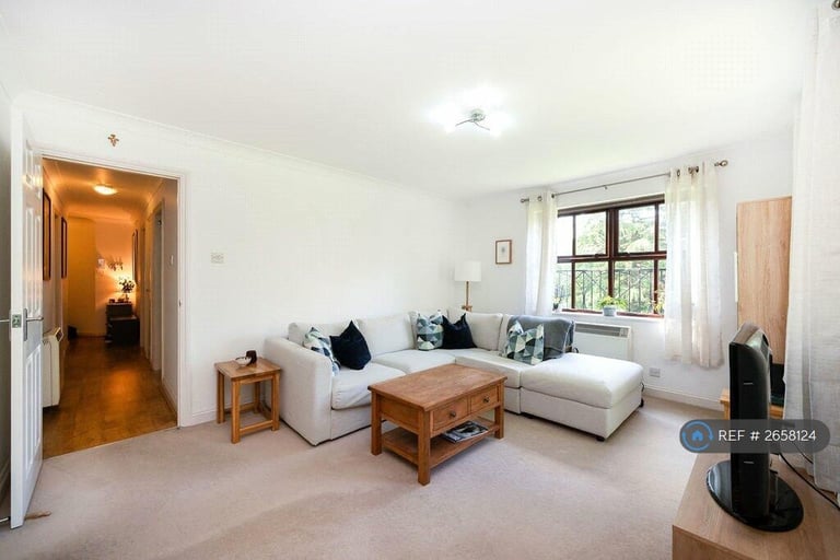 2 bedroom flat in Orphanage Road, Watford, WD24 (2 bed) (#2658124)