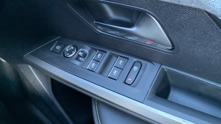 2025 Peugeot 3008 73kWh GT SUV 5dr Electric Auto (210 ps) SUV Electric Automatic