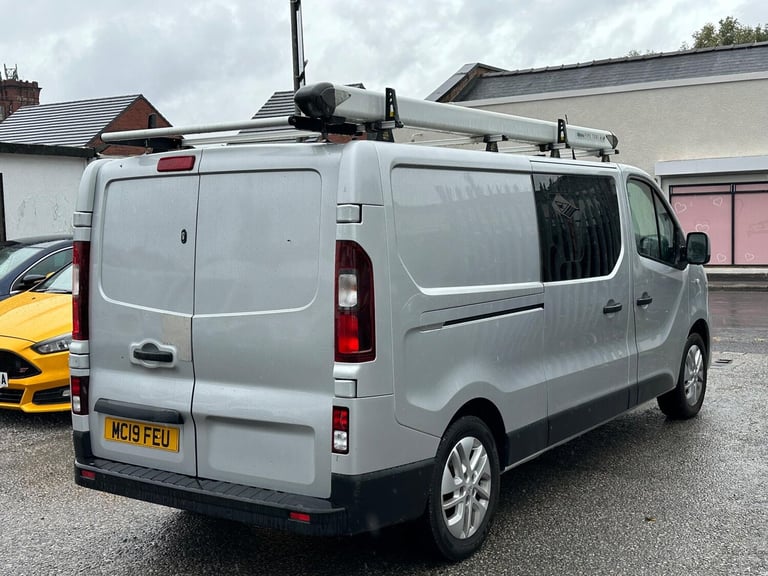 2019 Renault Trafic 1.6 dCi 29 Sport Nav Crew Van LWB Euro 6 6dr WINDOW VAN Diesel Manual