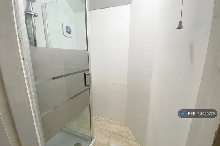 6 bedroom flat in Ashleigh Grove, West Jesmond, Newcastle Upon Tyne, NE2 (6 bed) (#2655779)
