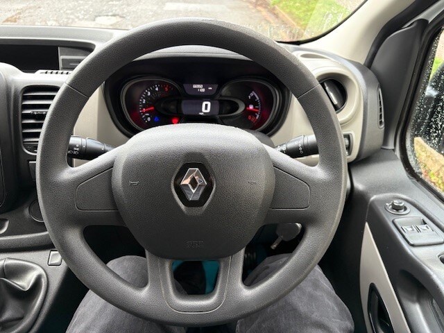 2017 Renault Trafic LL29 dCi 95 Business Crew Van 6 SEATER A/C WINDOW VAN Diesel Manual