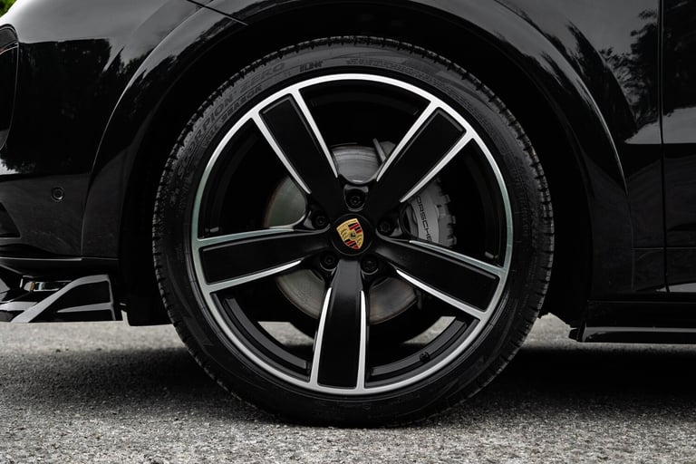 2023 Porsche Cayenne 3.0 V6 E-Hybrid 17.9kWh Platinum Edition TiptronicS 4WD Euro 6 (s/s) 5dr (3 ...