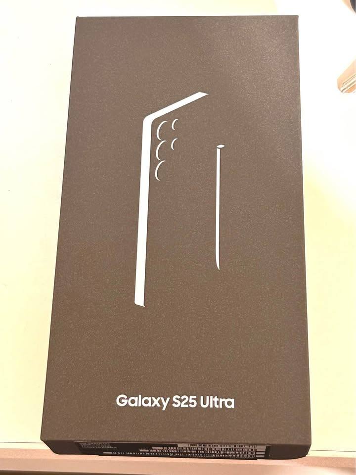 Samsung S25 ultra 256gb in titanium grey new factry sealed and unlocked