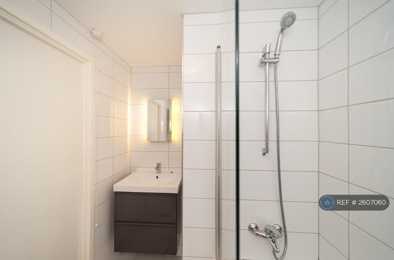 2 bedroom flat in Seaton Close, London, SE11 (2 bed) (#2607060)